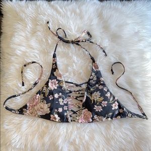 🍃Billabong Size S Floral Bikini Top